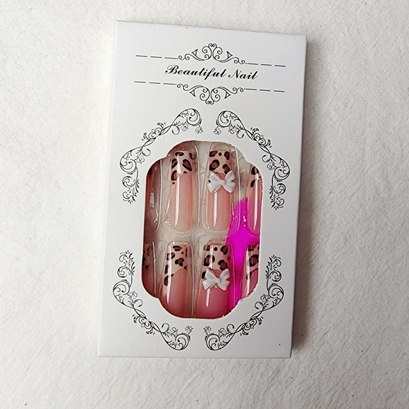 24 Pieces Fake press on nails - Picture 4 of 6